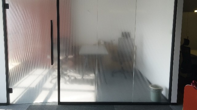 上海磨砂膜哪家好_ 如何將自然元素融入玻璃裝飾畫中？