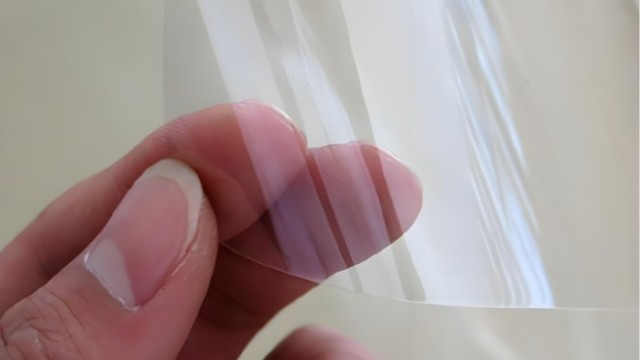 玻璃貼不同材質(zhì)的膜價(jià)格差距大嗎？
